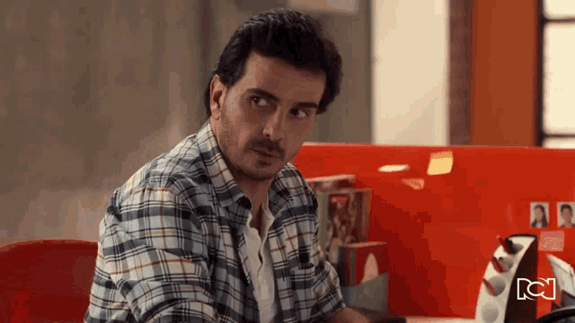 Incomodo Tono GIF