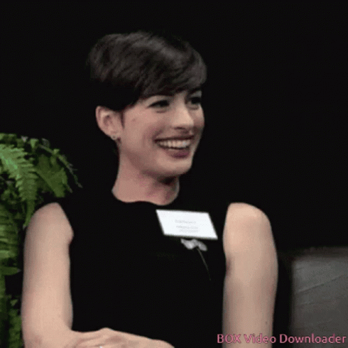 Anne Hathaway Smile GIF - Anne Hathaway Smile Happy GIFs