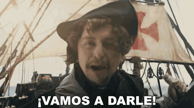 a man in a pirate hat says vamos a darle