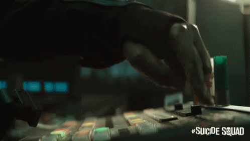 Button Shock GIF - Suicide Squad Electrocuted Harley Quinn GIFs