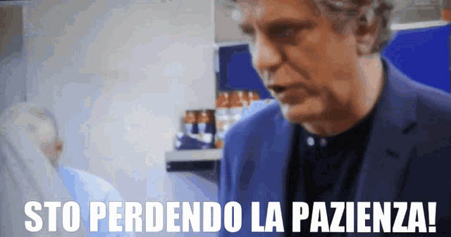 a man in a suit says sto perdendo la pazienza !