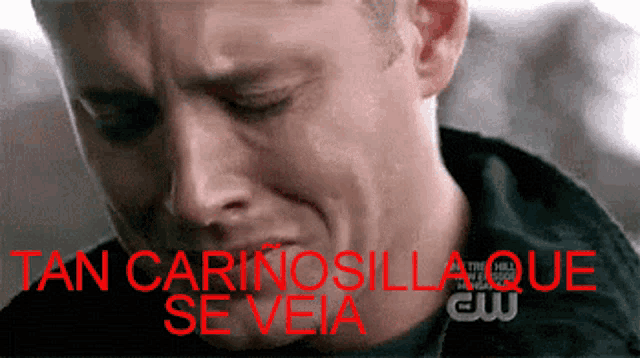 a man is crying with the words " tan carinosillaque se veia " on the bottom