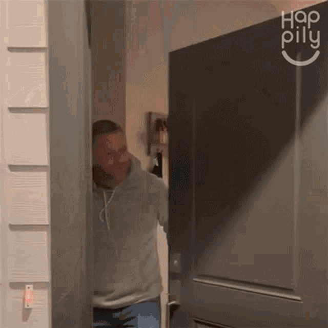 Youre Here Happily GIF - Youre Here Happily Youve Came GIFs