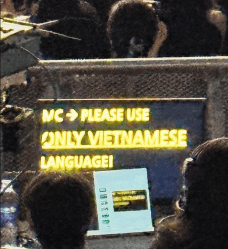 a sign that says mc please use only vietnamese language on it