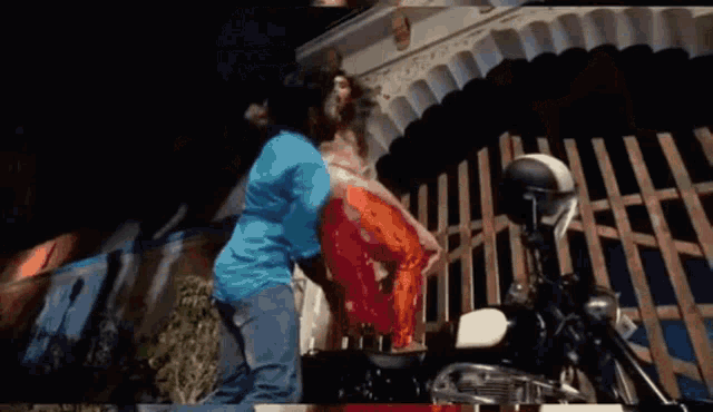 Shivani Surve Catch GIF - Shivani Surve Catch Bike GIFs