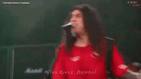 a woman playing a guitar in front of a crowd with the words viva chile hierda written on the bottom
