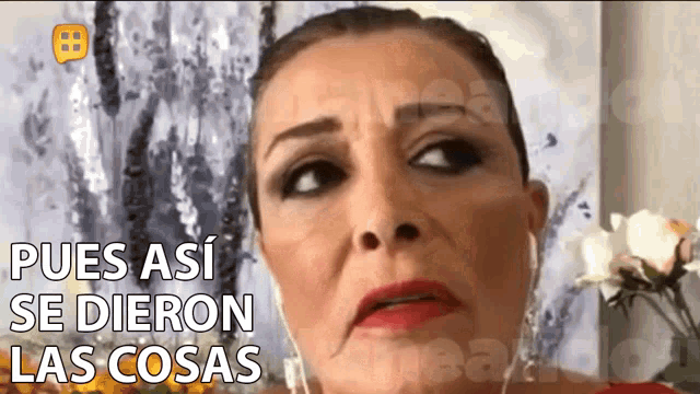 a woman wearing ear buds says " pues así se dieron las cosas " in spanish