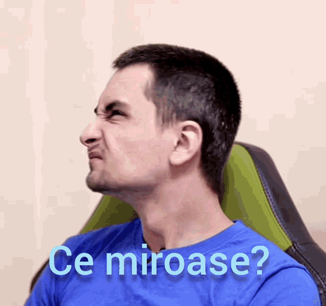 a man in a blue shirt is making a funny face with the words ce miroase written below him