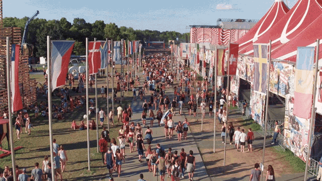 Crowd Packed GIF - Crowd Packed Full Capacity GIFs