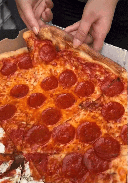 Pizza Pepperoni Pizza GIF - Pizza Pepperoni Pizza Big Slice GIFs