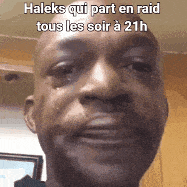a close up of a man 's face with the words haleks qui part en raid tous les soir à 21h