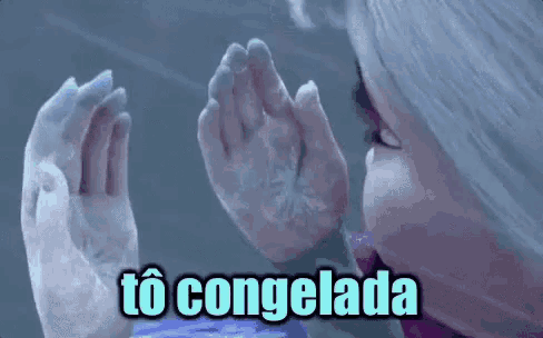 a girl with ice on her hands and the words to congelada written above her .