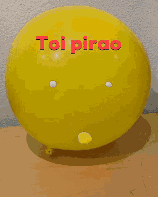 a yellow smiley face with braces and sunglasses has the word toi pirao on it