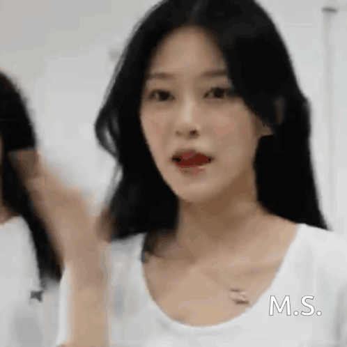 Loossemble Loona GIF - Loossemble Loona Kiss - Discover & Share GIFs