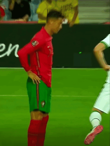 Critiano Ronaldo Cristiano Ronaldo Slapping GIF - Critiano Ronaldo Cristiano Ronaldo Slapping Cr7 Slapping GIFs