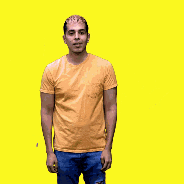 a man is giving a thumbs up in front of a yellow background that says jueves