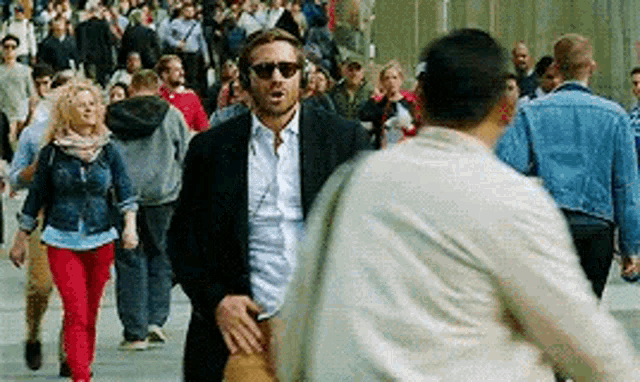 To The Rythym Jake Gyllenhaal GIF - To The Rythym Jake Gyllenhaal Listening To The Music GIFs