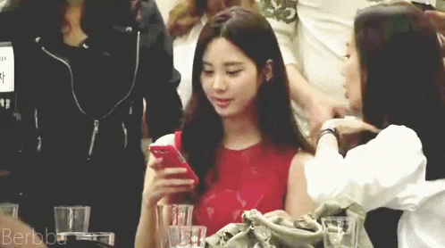 Seohyun Texting GIF - Seohyun Texting Aja GIFs