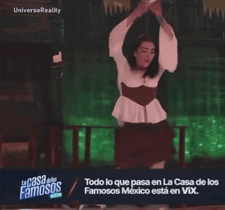 a woman dancing in front of a sign that says la casa de los famosos mexico