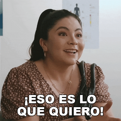 a woman says " eso es lo que quiero " while holding a purse