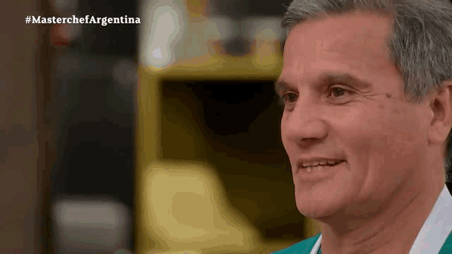 a close up of a man 's face with the hashtag #masterchefargentina above him