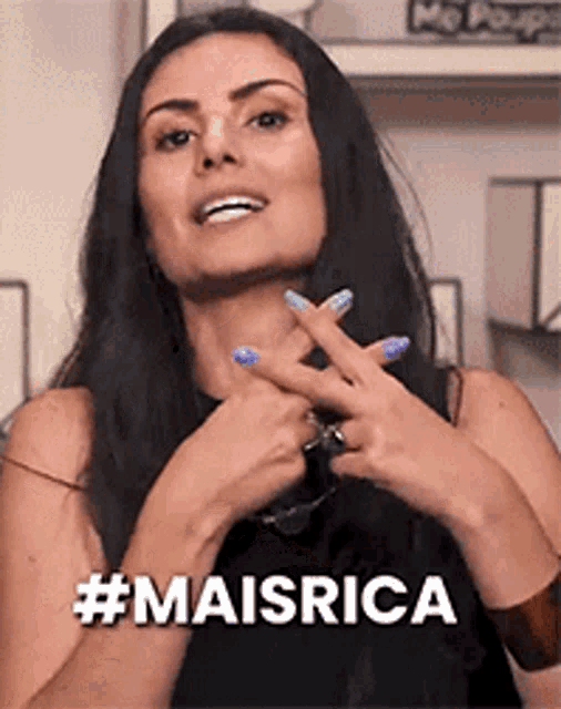 #PRATODOSVEREM: Nath fazendo símbolo da hashtag com os dedos e falando "#maisrica"