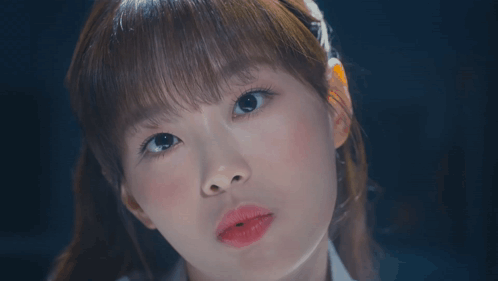 Chuu Commercial GIF - Chuu Commercial Surprised GIFs