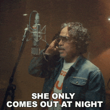 She Only Comes Out At Night John Oates GIF - She Only Comes Out At Night John Oates Maneater Reggae Song GIFs