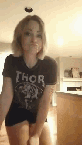 Dancing Thor GIF - Dancing Thor Thighs GIFs