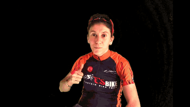 a woman wearing a shirt that says sbike on it