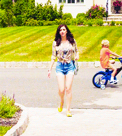 The Carrie Diaries GIF - The Carrie Diaries Slow Walk Cat Walk GIFs