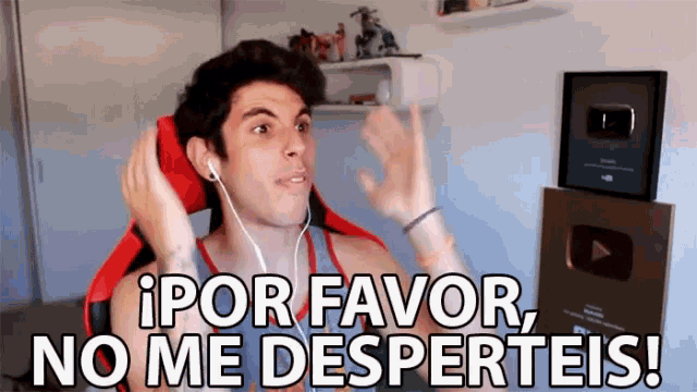 a man wearing headphones says por favor no me despertais