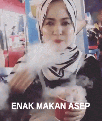 Enak Ya Makan Asep GIF - Hijab Jilbab Hijab Girl GIFs