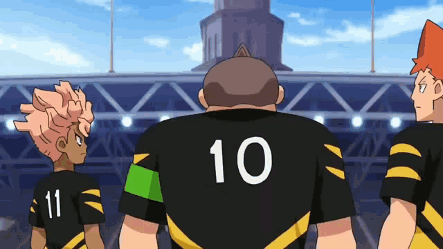 the number 10 is on the back of a soccer player 's jersey
