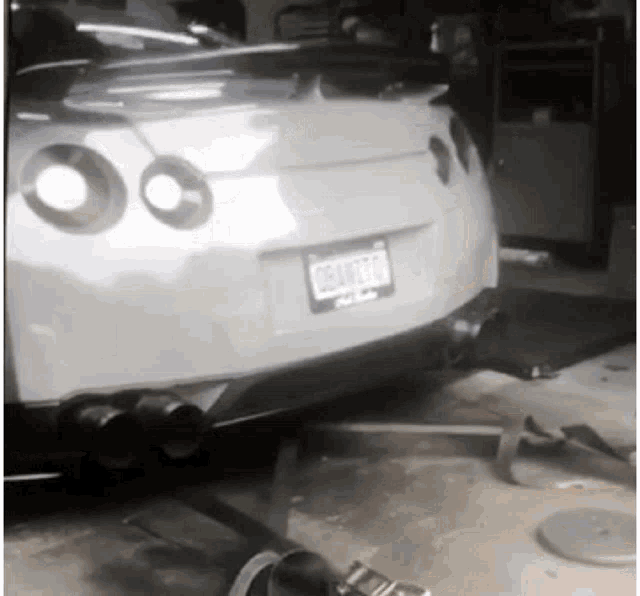 a white sports car with a license plate that says ' eei n700 ' on it