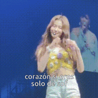 a woman singing into a microphone with the words " corazon si eres solo de sof " on the bottom