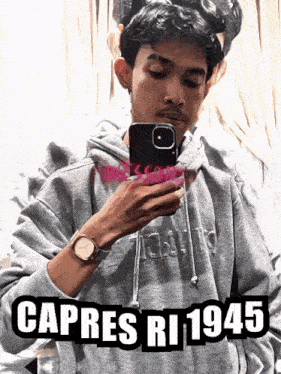 a man is taking a picture of himself in a mirror with the caption capris ri 1945