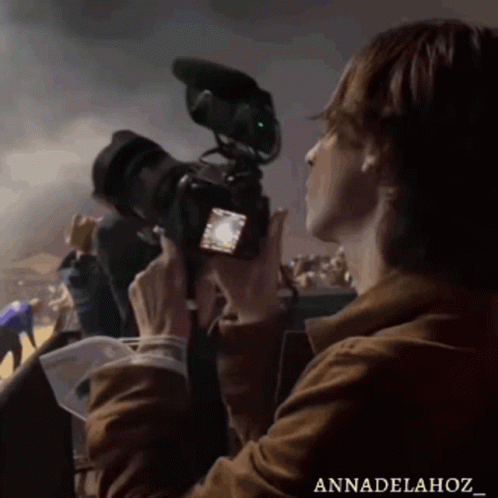 Annadelahoz Shooting GIF - Annadelahoz Shooting Aidan Gallagher GIFs