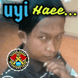 a boy with a badge on his chest that says ' uyi haee '