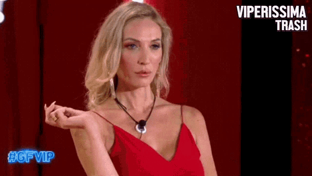 a woman in a red dress is standing in front of a red background with the words viperissima tracch on it