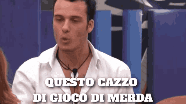 a man in a white shirt with the words questo cazzo di gioco di merda on the bottom