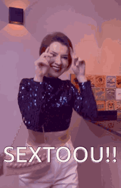 a woman wearing a sequined top and white pants says sextoou !