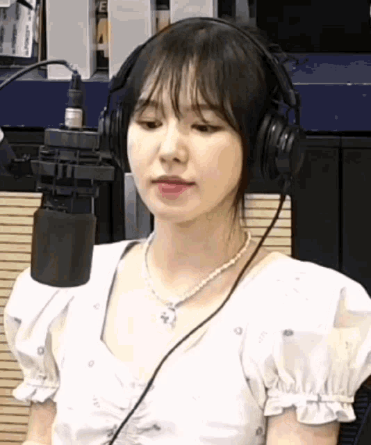 Seungwan Yougstreet Wendy Youngstreet GIF - Seungwan Yougstreet Wendy Youngstreet Dj Wand GIFs