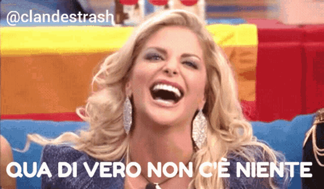 a woman is laughing with the words qua di vero non c ' e niente below her