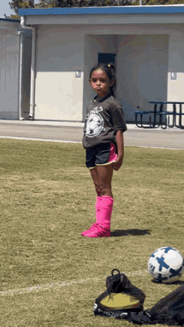 a little girl wearing a shirt that says angels