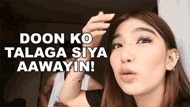 a woman making a funny face with the words doon ko talaga siya aawayin