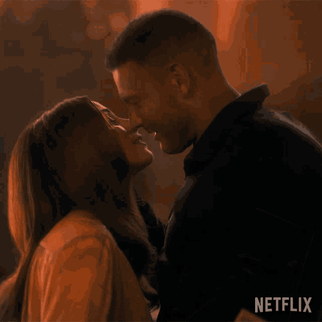 Kissing Sloane GIF - Kissing Sloane Luther GIFs
