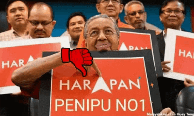 a group of men hold up signs that say harapan penipu no1