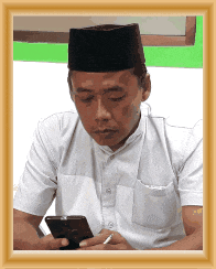 a man wearing a black hat and a white shirt is looking at his phone