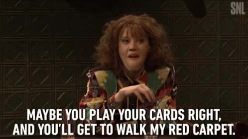 Red Carpet Play Cards Right GIF - Red Carpet Play Cards Right Kate Mckinnon GIFs